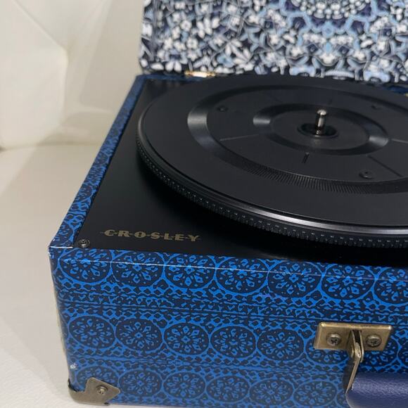 Crosley Radio Kaleidoscope Print Blue & White Record Player - Picture 5 of 12